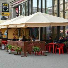 Уличные зонты для кафе или ресторана